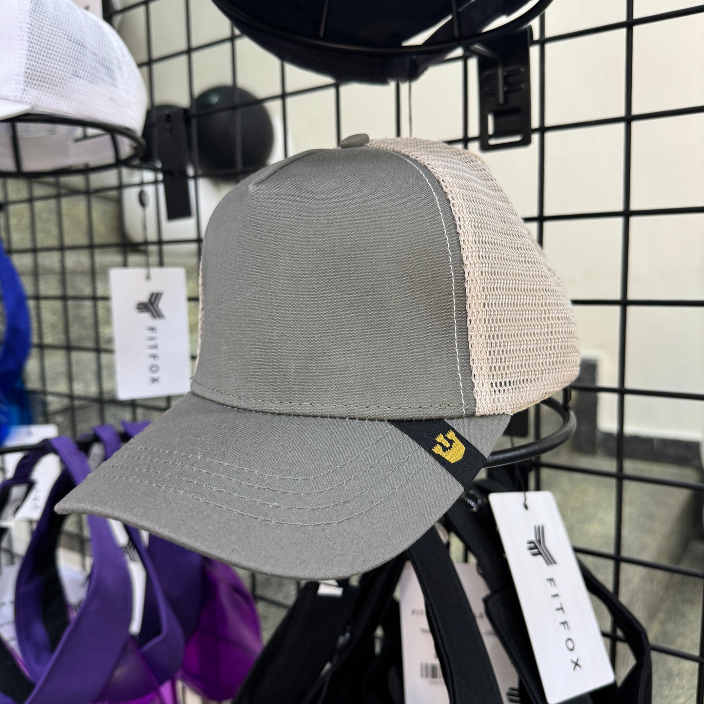 Caps