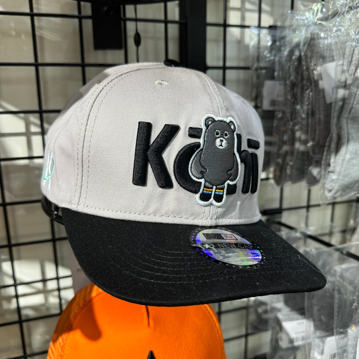 Caps